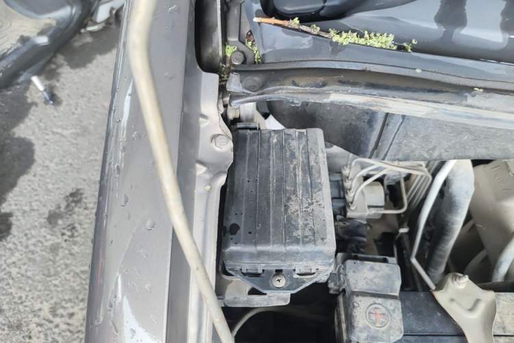 Used FORTHING Lingzhi 2015 M3 1.6L 7-Seater Standard Model Engine Bay Right