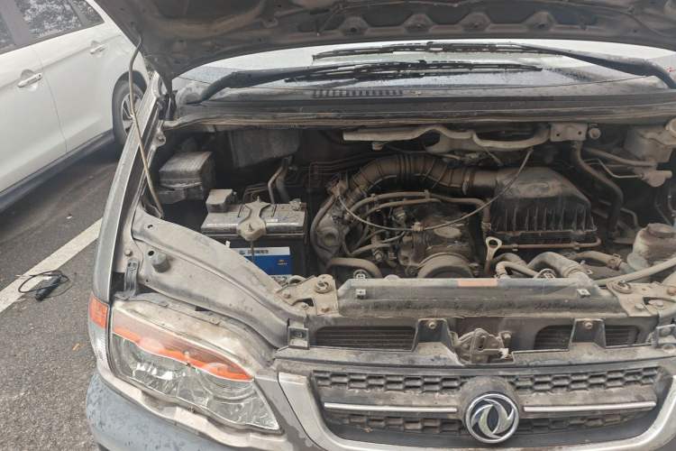 Used FORTHING Lingzhi 2015 V3 1.5L 5-Seater Special Offer Model Engine Bay Right