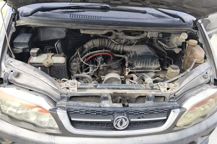 Used FORTHING Lingzhi 2015 V3 1.5L 5-Seater Special Offer Model Engine Bay
