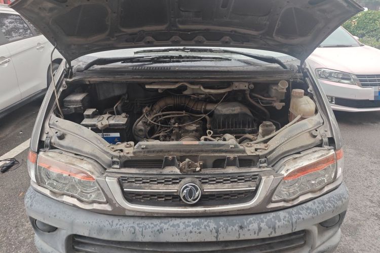 Used FORTHING Lingzhi 2015 V3 1.5L 5-Seater Special Offer Model Engine Bay