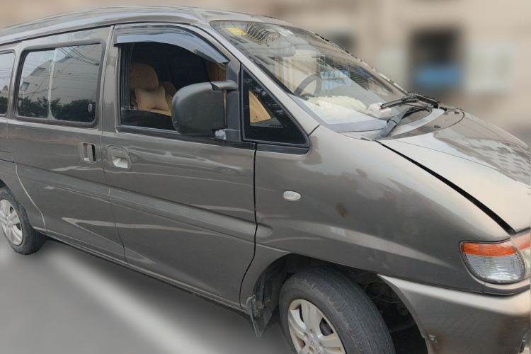 Used FORTHING Lingzhi 2015 V3 1.6L 7-Seater Comfort Model Front Right 45 Deg