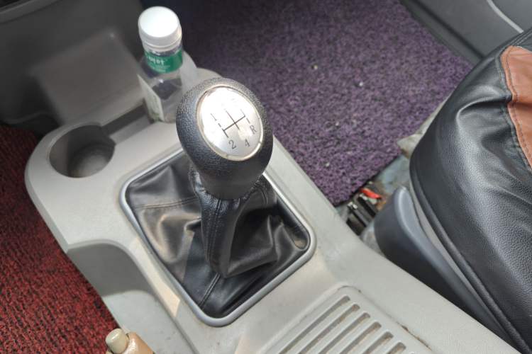 Used FORTHING Lingzhi 2015 M3 1.6L 7-Seater Comfort Model Gear Lever