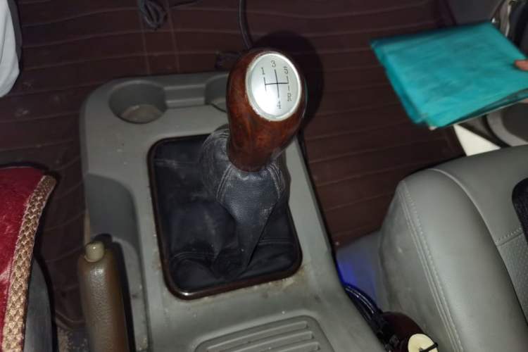 Used FORTHING Lingzhi 2015 V3 1.6L 7-Seater Standard Model Gear Lever