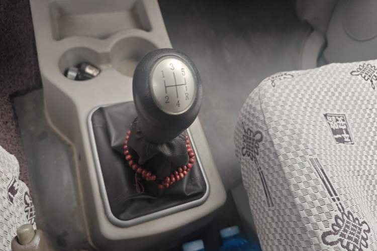 Used FORTHING Lingzhi 2015 V3 1.5L 5-Seater Special Offer Model Gear Lever