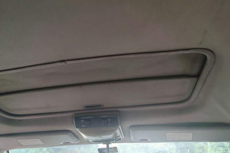 Used FORTHING Lingzhi 2015 M3 1.6L 7-Seater Luxury Model Headliner