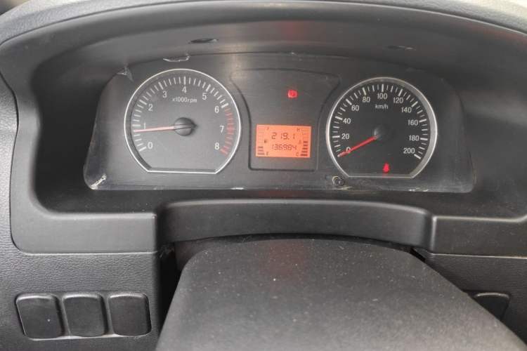 Used FORTHING Lingzhi 2015 V3 1.5L 7-seat Standard Model Odometer Close Up
