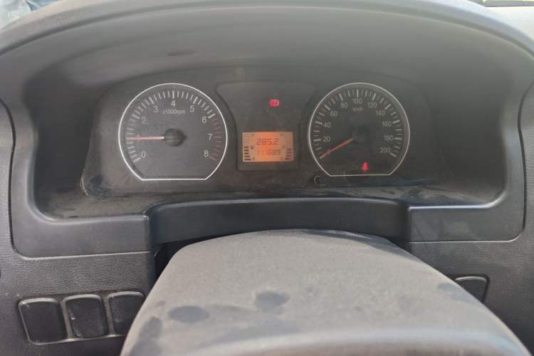 Used FORTHING Lingzhi 2015 V3 1.5L 7-seat Standard Model Odometer Close Up