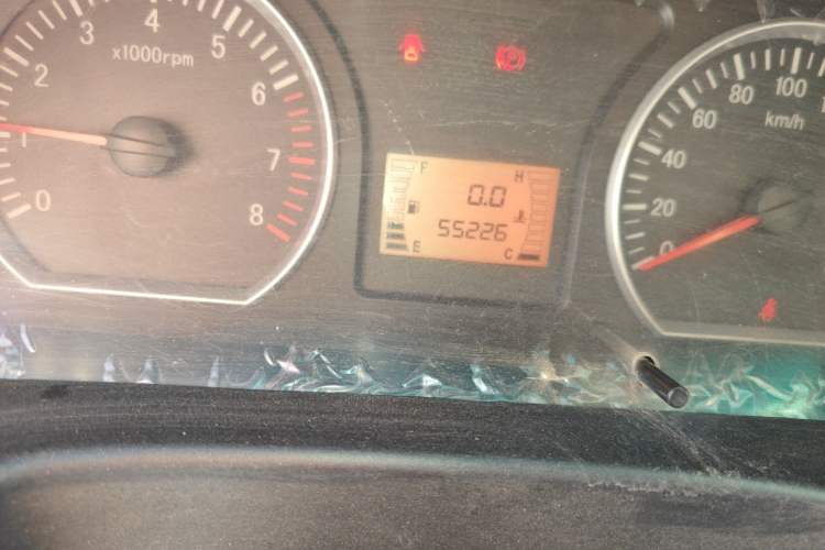 Used FORTHING Lingzhi 2015 V3 1.5L 7-seat Standard Model Odometer Close Up