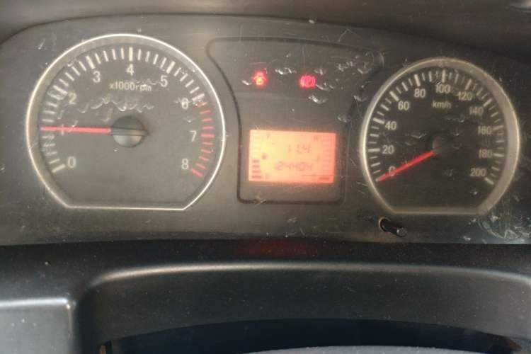 Used FORTHING Lingzhi 2015 M3 1.6L 7-Seater Comfort Model Odometer Close Up