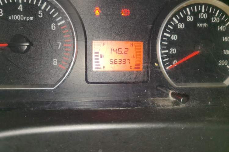 Used FORTHING Lingzhi 2015 V3 1.6L 7-Seater Standard Model Odometer Close Up