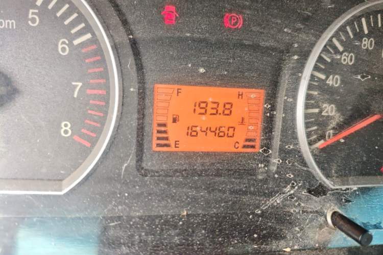 Used FORTHING Lingzhi 2015 V3 1.5L 7-seat Standard Model Odometer Close Up