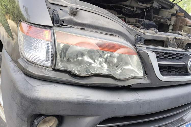 Used FORTHING Lingzhi 2015 V3 1.5L 5-Seater Special Offer Model Right Front Headlight