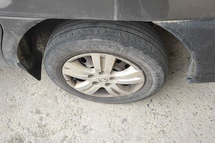 Used FORTHING Lingzhi 2015 V3 1.5L 7-seat Standard Model Right Front Wheel Hub