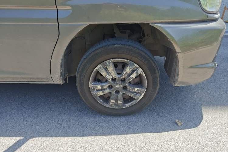 Used FORTHING Lingzhi 2015 V3 1.5L 7-seat Standard Model Right Front Wheel Hub
