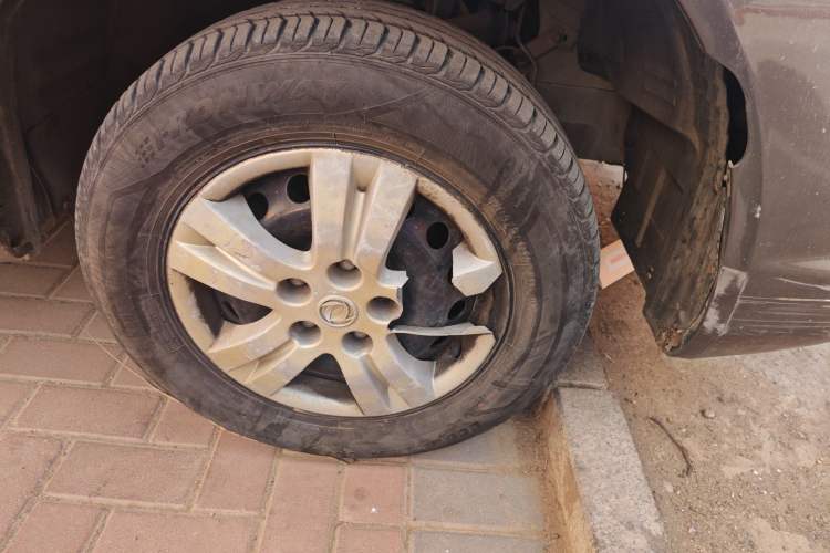 Used FORTHING Lingzhi 2015 V3 1.5L 7-seat Standard Model Right Front Wheel Hub