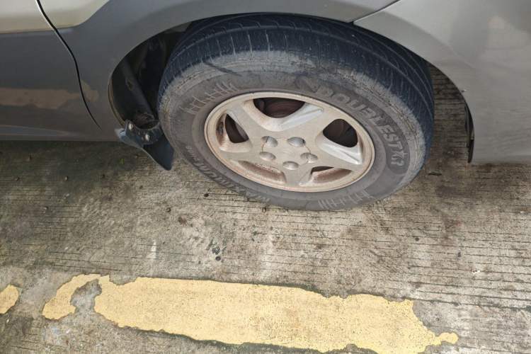 Used FORTHING Lingzhi 2015 M3 1.6L 7-Seater Comfort Model Right Front Wheel Hub