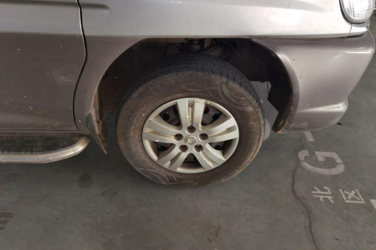 Used FORTHING Lingzhi 2015 V3 1.6L 7-Seater Standard Model Right Front Wheel Hub