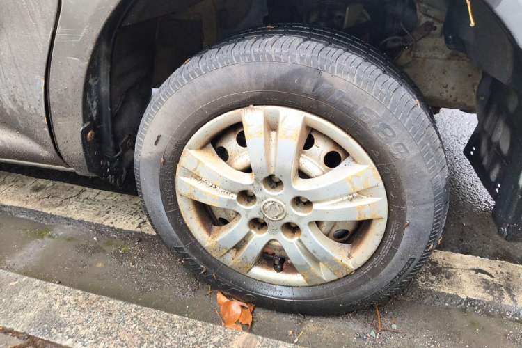 Used FORTHING Lingzhi 2015 V3 1.5L 5-Seater Special Offer Model Right Front Wheel Hub