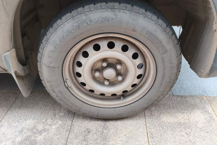 Used FORTHING Lingzhi 2015 V3 1.5L 5-Seater Special Offer Model Right Front Wheel Hub