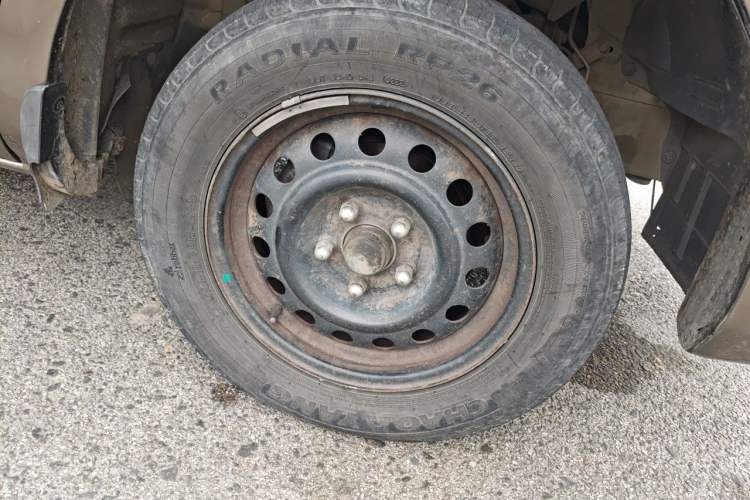 Used FORTHING Lingzhi 2015 V3 1.5L 7-seat Standard Model Right Front Wheel Hub