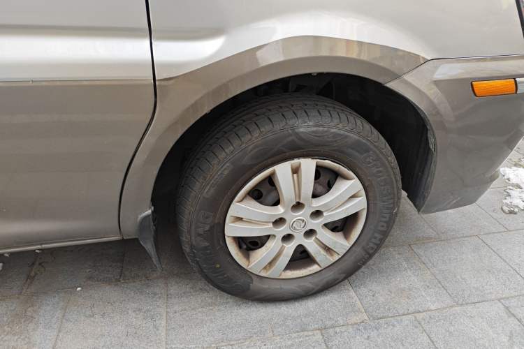 Used FORTHING Lingzhi 2015 M5 Q7 2.0L 7-seat Long-Wheelbase Comfort Model Right Front Wheel Hub
