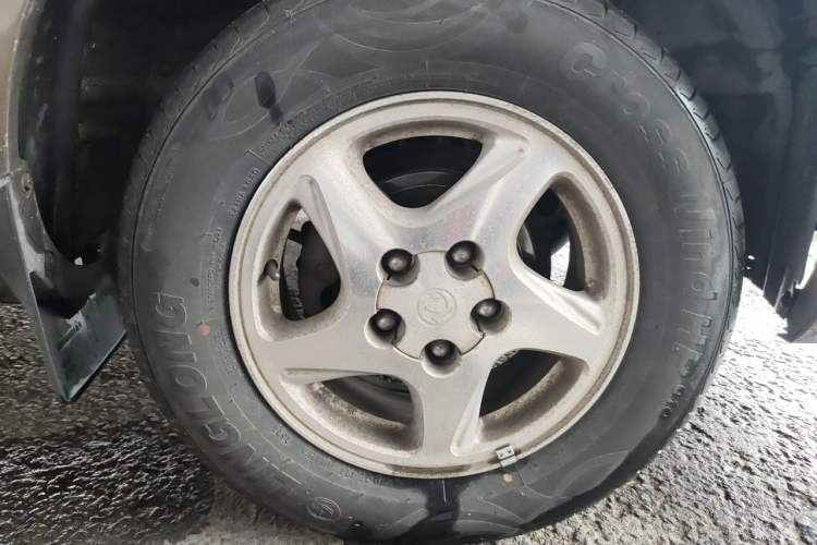 Used FORTHING Lingzhi 2015 M3 1.6L 7-Seater Standard Model Right Front Wheel Hub