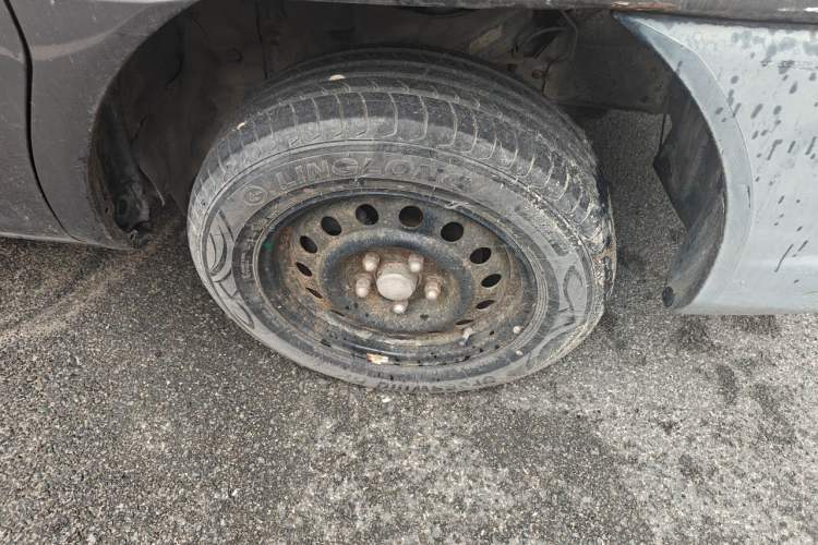 Used FORTHING Lingzhi 2015 V3 1.5L 5-Seater Special Offer Model Right Front Wheel Hub