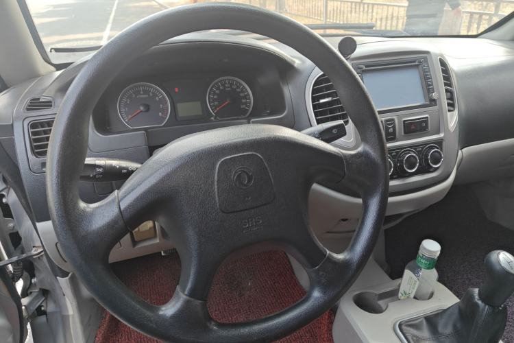 Used FORTHING Lingzhi 2015 M3 1.6L 7-Seater Comfort Model Steering Wheel