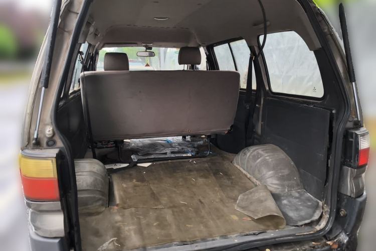 Used FORTHING Lingzhi 2015 V3 1.5L 5-Seater Special Offer Model Trunk
