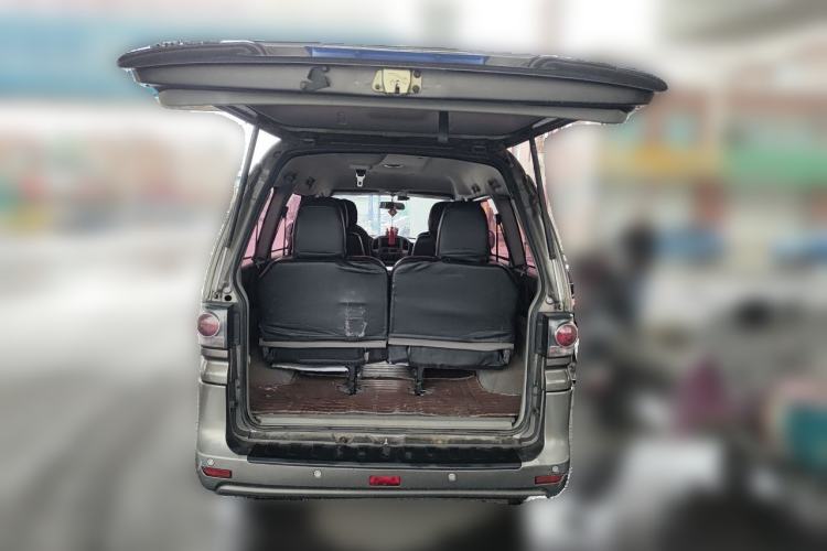 Used FORTHING Lingzhi 2015 M3 1.6L 7-Seater Standard Model Trunk