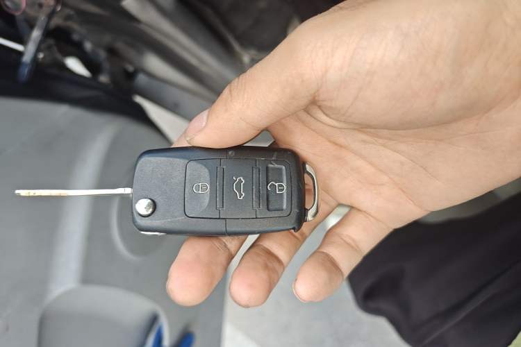 Used FORTHING Lingzhi 2015 V3 1.5L 7-seat Standard Model Vehicle Key