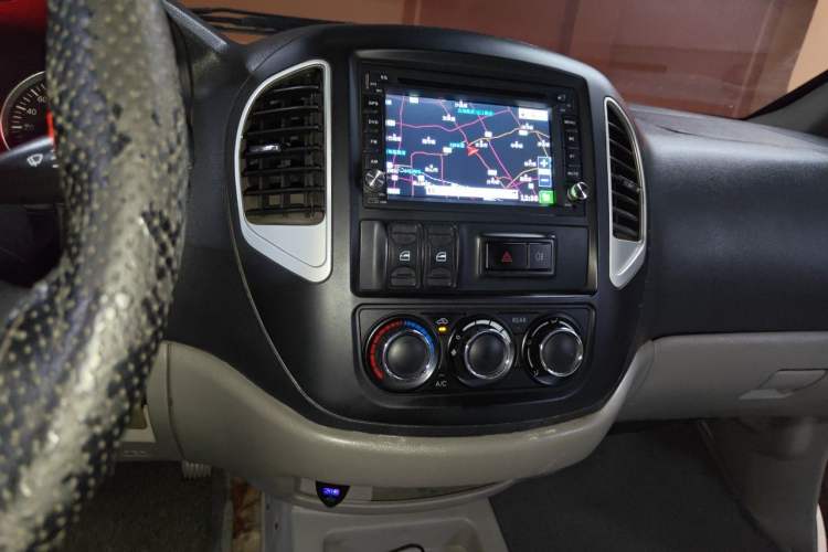 Used FORTHING Lingzhi 2015 V3 1.5L 7-Seater Comfort Model Audio And AC Panel