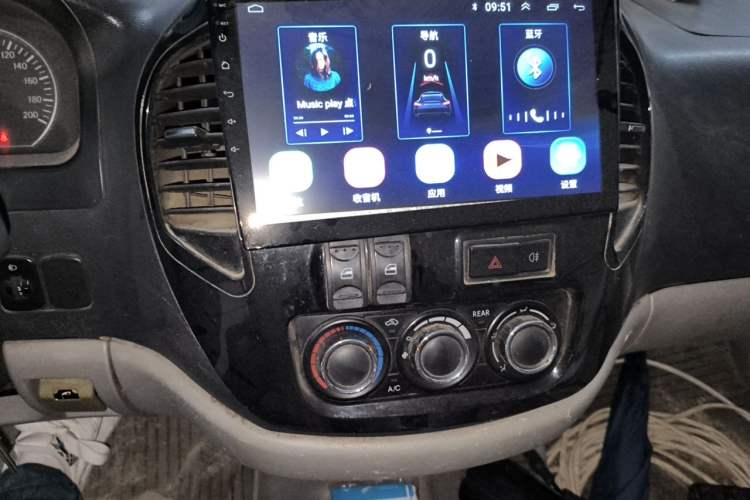 Used FORTHING Lingzhi 2015 M3 1.6L 7-Seater Comfort Model Audio And AC Panel