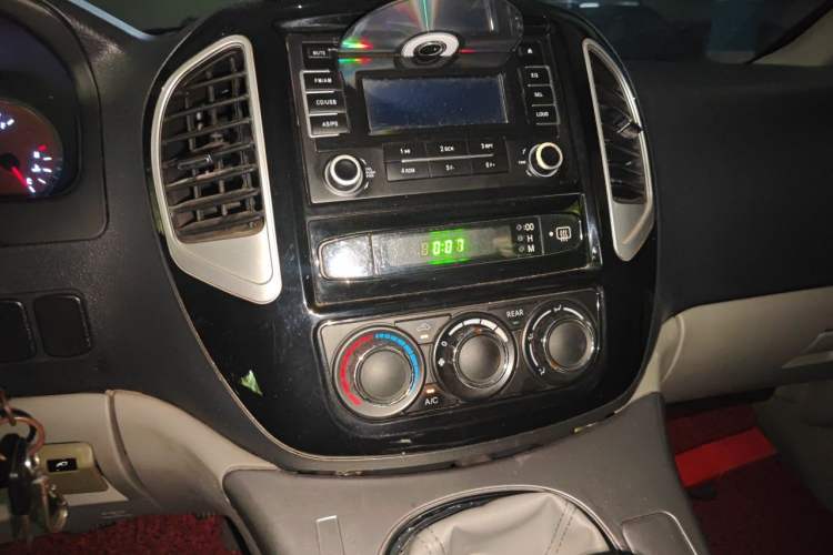 Used FORTHING Lingzhi 2015 M5 Q3 2.0L 7-seat Long-wheelbase Comfort Version Audio And AC Panel