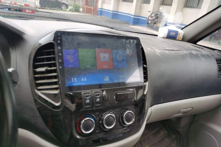 Used FORTHING Lingzhi 2015 M3 1.6L 7-Seater Luxury Model Audio And AC Panel