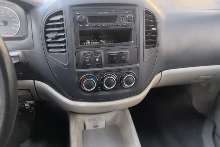 Used FORTHING Lingzhi 2015 V3 1.5L 7-seat Standard Model Audio And AC Panel
