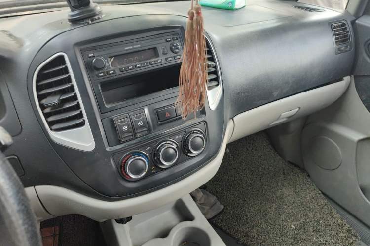 Used FORTHING Lingzhi 2015 V3 1.6L 7-Seater Standard Model Audio And AC Panel