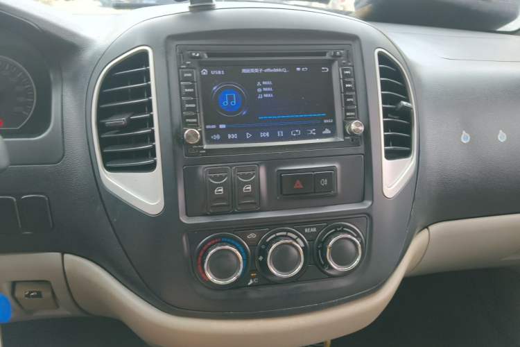 Used FORTHING Lingzhi 2015 V3 1.5L 7-seat Standard Model Audio And AC Panel