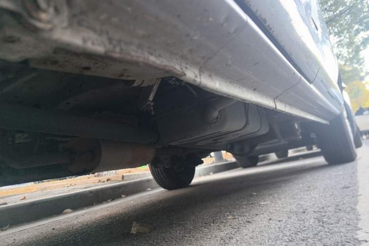 Used FORTHING Lingzhi 2015 V3 1.5L 7-seat Standard Model Chassis Front Left