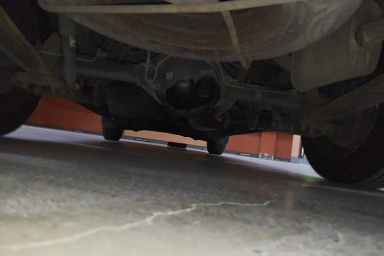 Used FORTHING Lingzhi 2015 V3 1.5L 7-Seater Comfort Model Chassis Rear