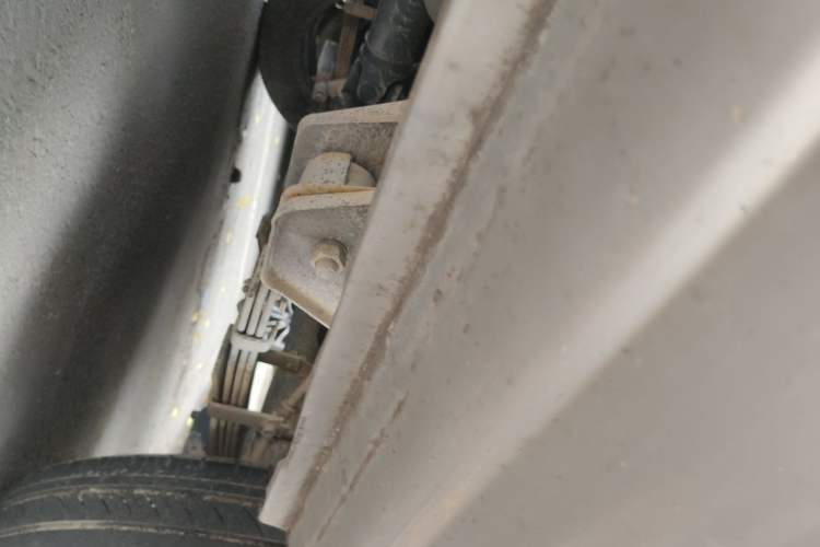 Used FORTHING Lingzhi 2015 V3 1.5L 7-seat Standard Model Chassis Rear Left