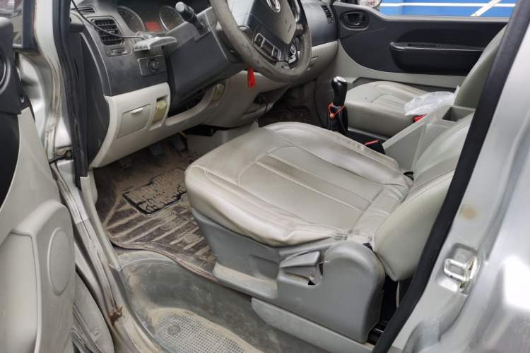 Used FORTHING Lingzhi 2015 M3 1.6L 7-Seater Luxury Model Driver Seat