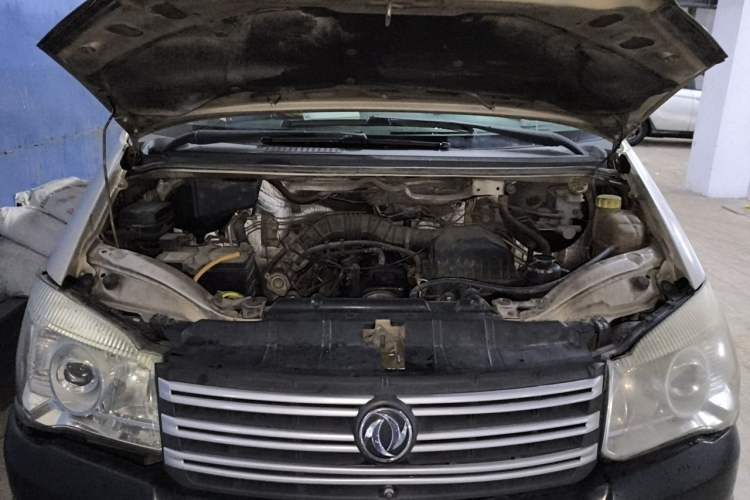 Used FORTHING Lingzhi 2015 M3 1.6L 7-Seater Comfort Model Engine Bay