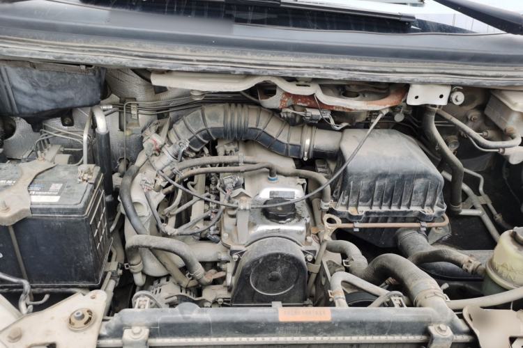 Used FORTHING Lingzhi 2015 M3 1.6L 7-Seater Luxury Model Engine Bay