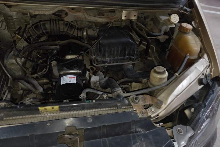 Used FORTHING Lingzhi 2015 V3 1.5L 7-Seater Comfort Model Engine Bay Left