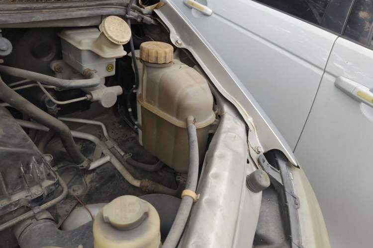 Used FORTHING Lingzhi 2015 V3 1.5L 7-seat Standard Model Engine Bay Left