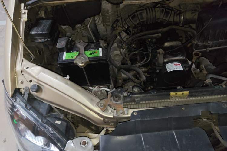 Used FORTHING Lingzhi 2015 V3 1.5L 7-Seater Comfort Model Engine Bay Right