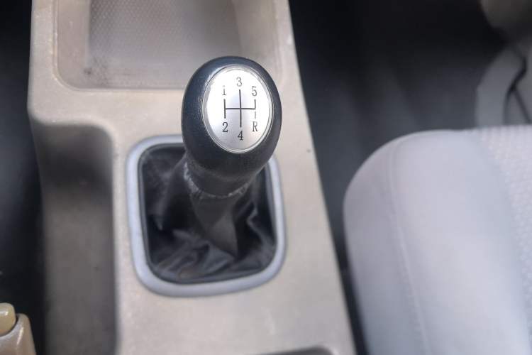 Used FORTHING Lingzhi 2015 V3 1.5L 7-seat Standard Model Gear Lever