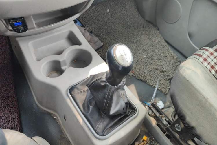 Used FORTHING Lingzhi 2015 V3 1.6L 7-Seater Standard Model Gear Lever