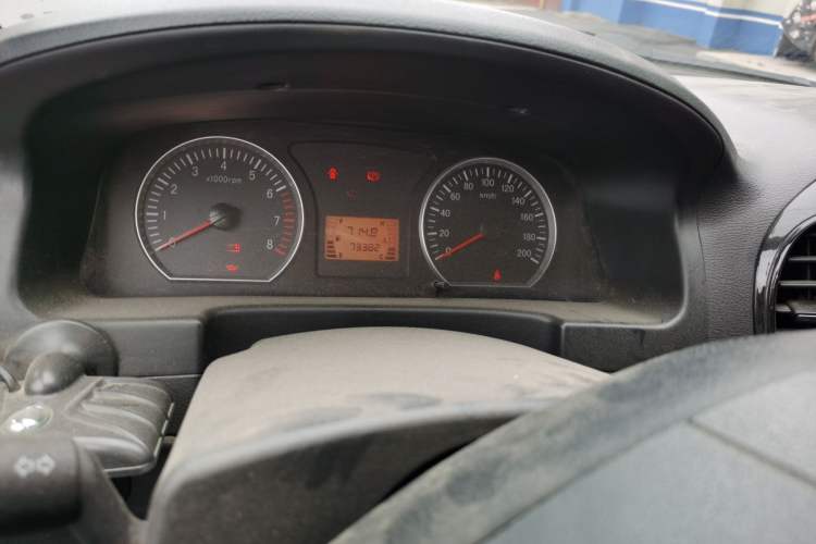 Used FORTHING Lingzhi 2015 M3 1.6L 7-Seater Luxury Model Odometer Close Up